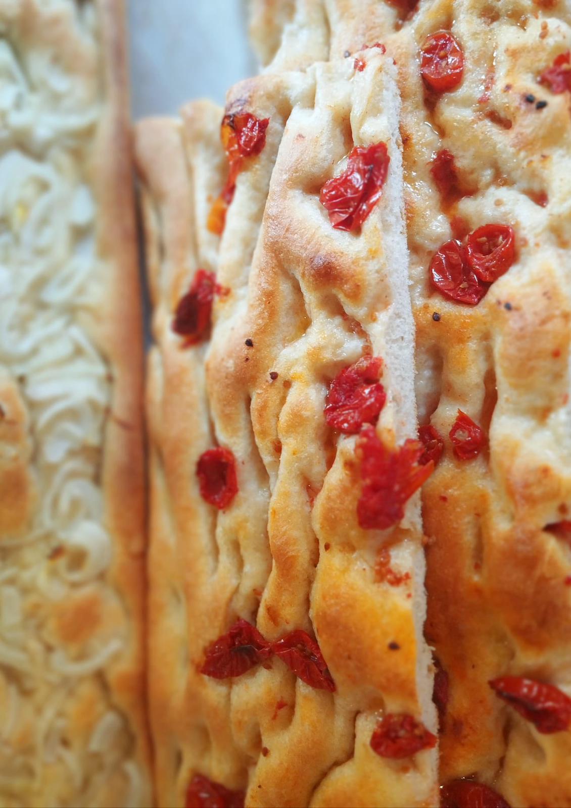 Focaccia con pomodorini freschi